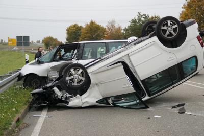 6 leicht verletzte bei Unfall mit 2 Pkw